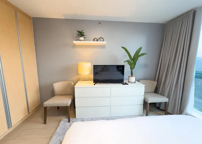 Apartment 1br Bgc, One Uptown B001